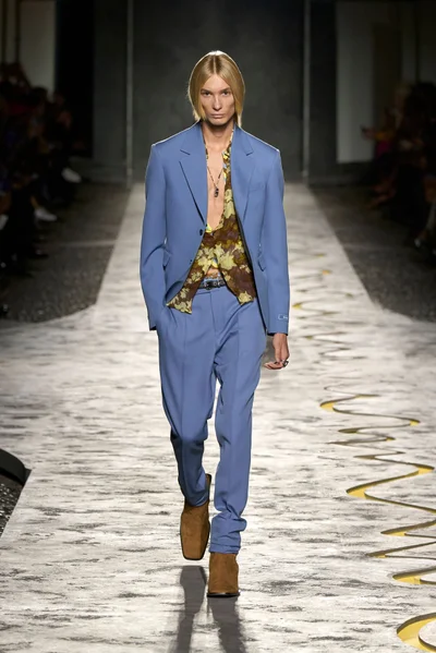 Look 11